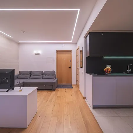 Gyneju Self Check-in - Lollo *