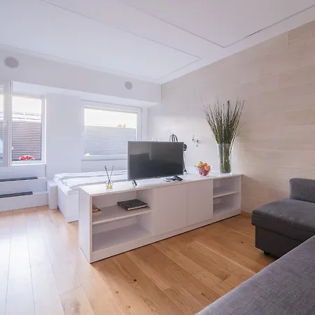 Gyneju Self Check-in - Lollo * Wilna