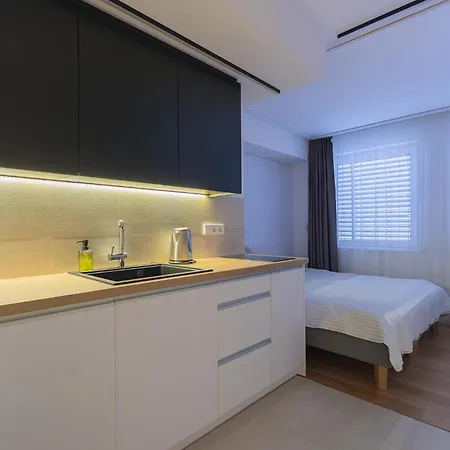 Gyneju Self Check-in - Lollo