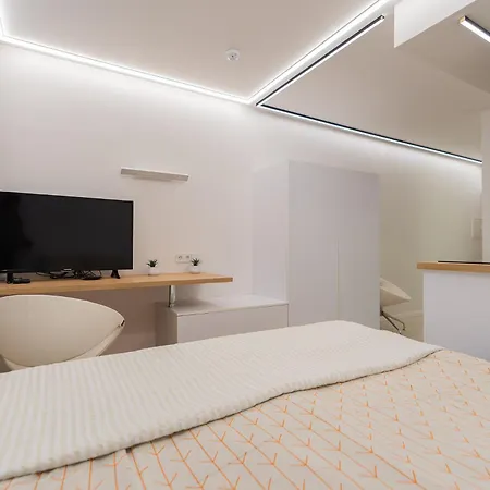 Gyneju Self Check-in - Lollo *