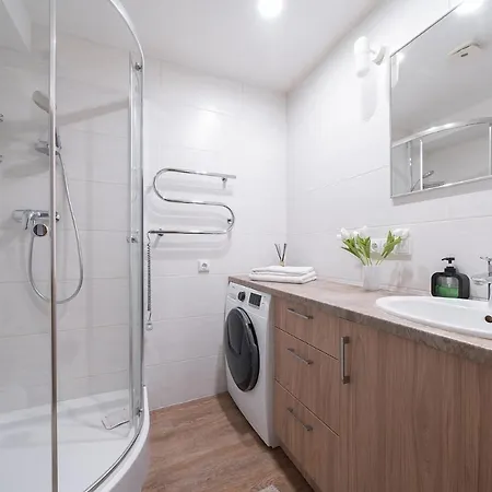 Gyneju Self Check-in - Lollo *