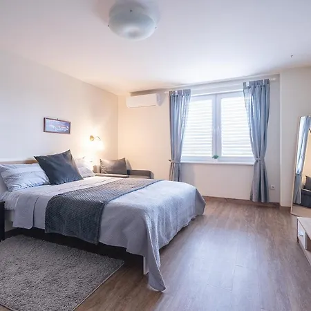 Gyneju Self Check-in - Lollo