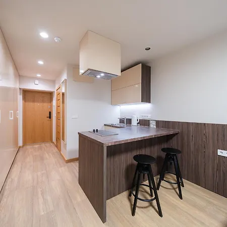 Gyneju Self Check-in - Lollo *