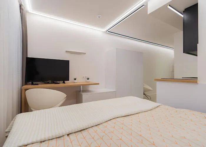 Gyneju Self Check-in - Lollo *